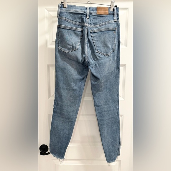 Madewell 10” High-Rise Skinny Jeans in Cordova Wash Button Front Edition - Picture 4 of 11